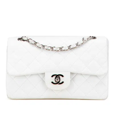 Pre-owned Chanel Matelasse White Leather Shoulder Bag ()