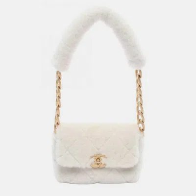 Pre-owned Chanel Matelasse White Shearling Fur Crossbody Bag