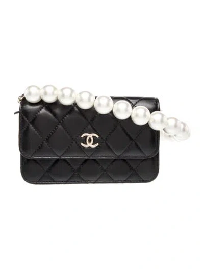 Pre-owned Chanel Maxi Pearls Clutch With Chain In Black