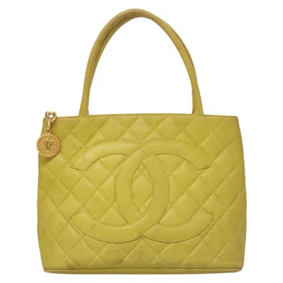 Pre-owned Chanel Medaillon Leather Tote Bag () In Yellow