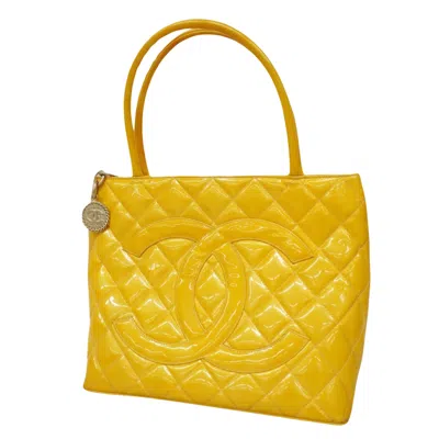 Pre-owned Chanel Medaillon Yellow Patent Leather Tote Bag ()