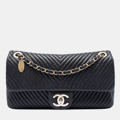 Pre-owned Chanel Medium Chevron Wrinkled Calfskin Medallion Charm Flap Black Leather Shoulder Bag