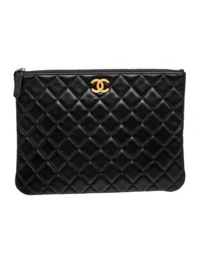 Pre-owned Chanel Medium O-case In Black