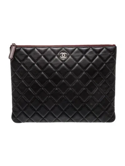 Pre-owned Chanel Medium O-case In Black