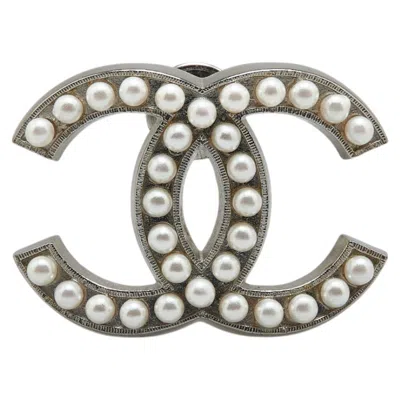 Pre-owned Chanel Metal Brooch () In Silver