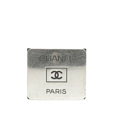 Pre-owned Chanel Metal Brooch () In Silver