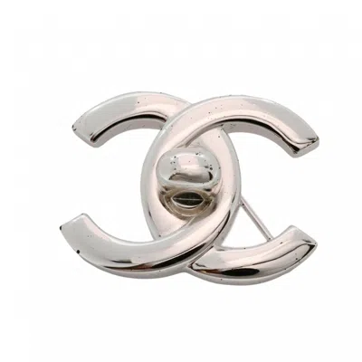 Pre-owned Chanel Metal Brooch () In Silver