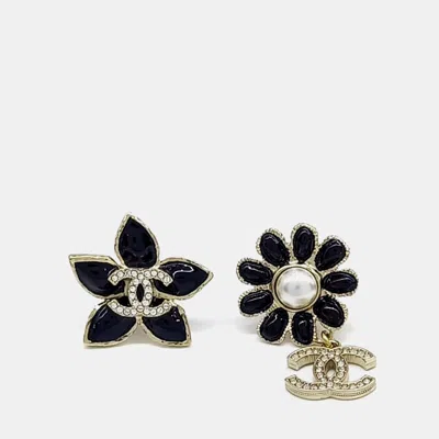 Pre-owned Chanel Metal Brooch Set In Black