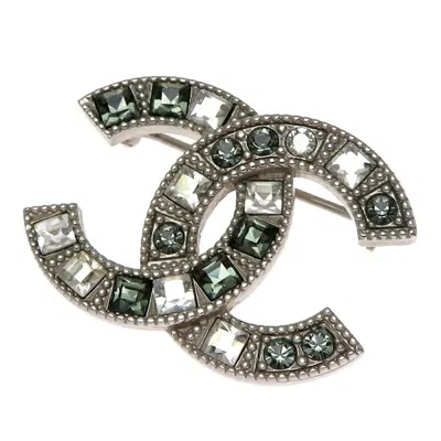 Pre-owned Chanel Metal Rhinestone Brooch () In Silver