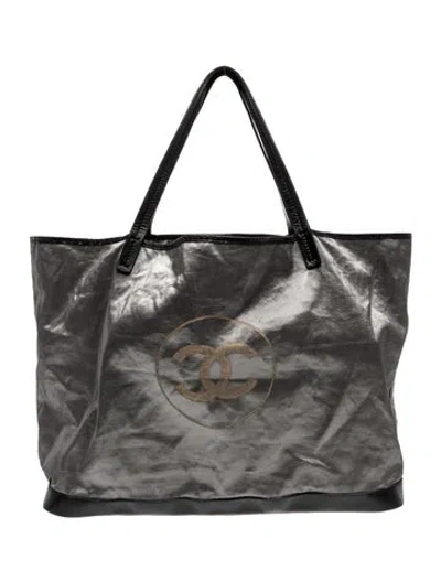 Pre-owned Chanel Metallic Cc Beach Tote In Silver