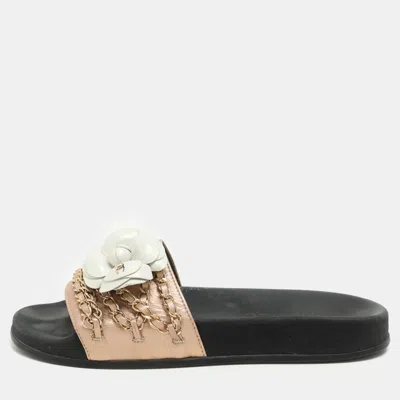 Pre-owned Chanel Metallic Leather Cc Camellia Chain Link Detail Slides Size 37