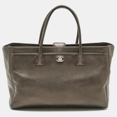 Pre-owned Chanel Metallic Leather Xl Executive Cerf Tote In Silver