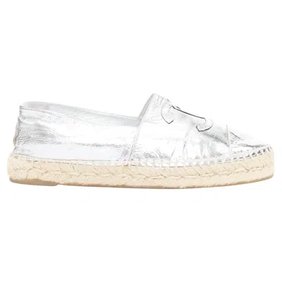 Pre-owned Chanel Metallic Silver Laminated Goatskin Cc Logo Jute Espadrilles Eu38 In Sand