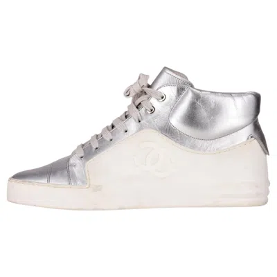 Pre-owned Chanel Metallic Silver Leather High Top Sneakers