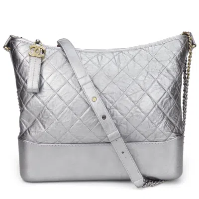 Pre-owned Chanel Metallic Silver Leather Shoulder Bag ()