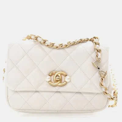 Pre-owned Chanel Mini White Calfskin Cc Pearl Section Flap Bag