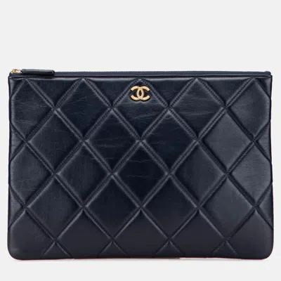 Pre-owned Chanel Navy Blue Cc Large Quilted Lambskin O Case Clutch