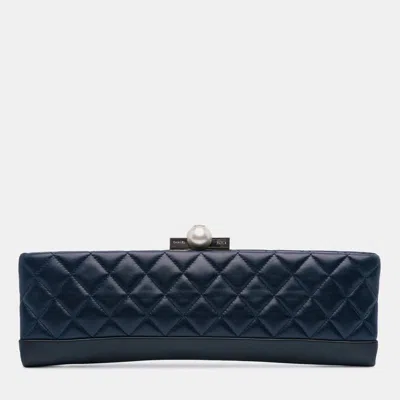 Pre-owned Chanel Navy Blue Cc Quilted Lambskin Pearl Evening Baguette Clutch