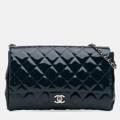 Pre-owned Chanel Navy Blue Cc Quilted Patent Clutch With Chain