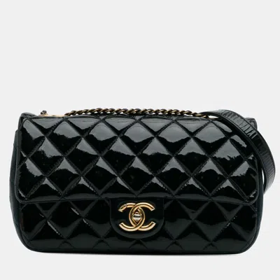 Pre-owned Chanel Navy Blue Paris-salzburg Medium Patent Goatskin Cc Eyelet Flap