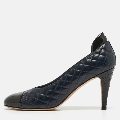 Pre-owned Chanel Navy Blue/black Quilted Leather And Patent Cc Pumps Size 41
