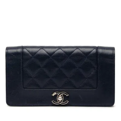 Pre-owned Chanel Navy Leather Long Wallet (bi-fold) () In Blue