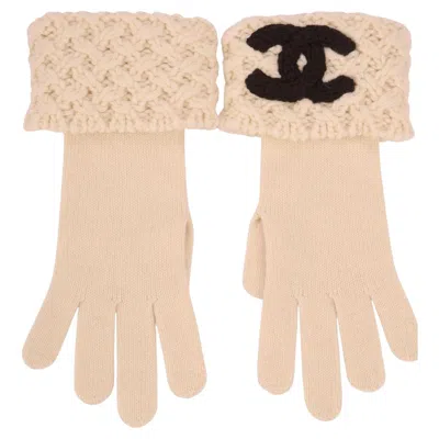Pre-owned Chanel New Cashmere Cc Logo Cream & Black Gloves In White