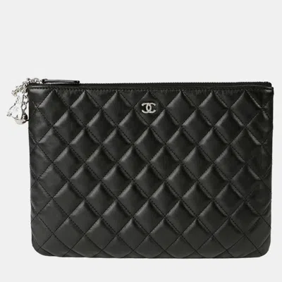 Pre-owned Chanel New Medium Cc Logo Clutch In Black