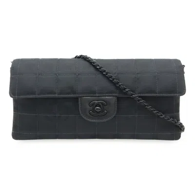 Pre-owned Chanel New Travel Line Leather Shoulder Bag () In Black