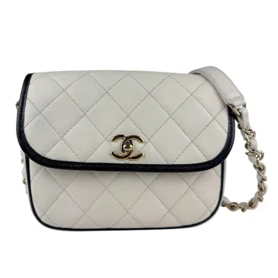 Pre-owned Chanel Off- Leather Shoulder Bag () In Multi