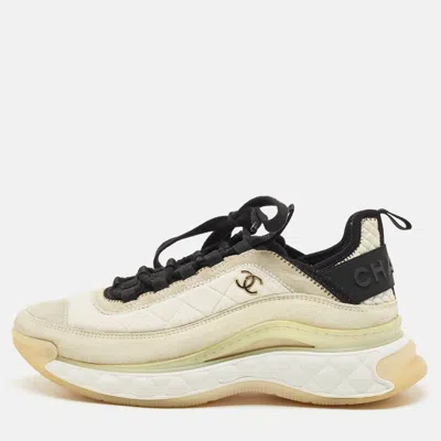 Pre-owned Chanel Off White Fabric And Suede Cc Low Top Sneakers Size 39