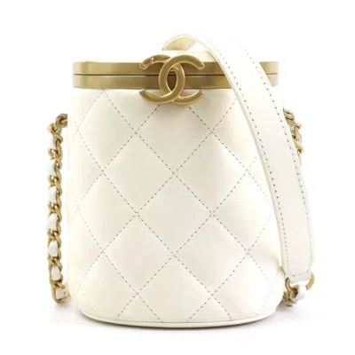 Pre-owned Chanel Off-white Leather Shoulder Bag ()