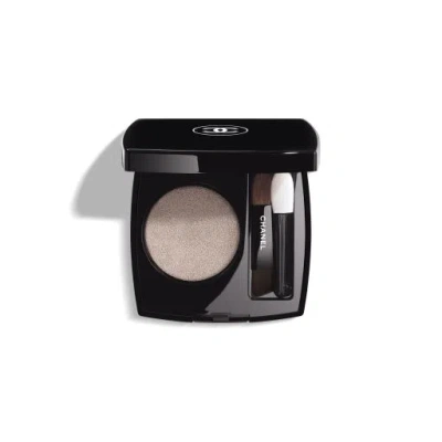 Chanel Ombre Essentielle Multi-use Longwearing Eyeshadow In White