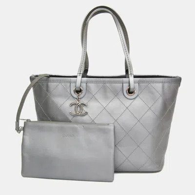 Pre-owned Chanel On The Road Silver Grained Calfskin Tote Bag
