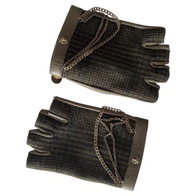 Pre-owned Chanel Paris / Edinburgh Chain Embellished Mitten Gloves In Black