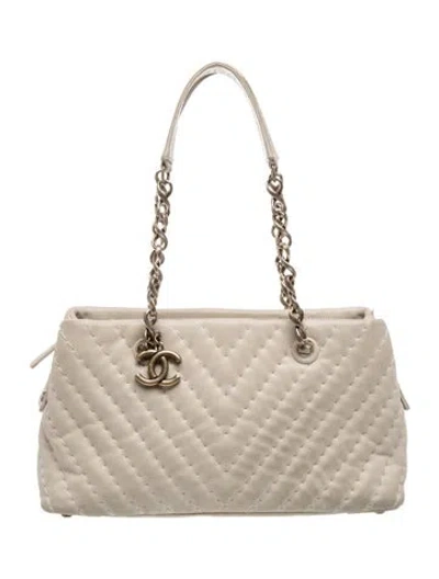 Pre-owned Chanel Paris-byzance Small Surpique Chevron Tote In Neutral