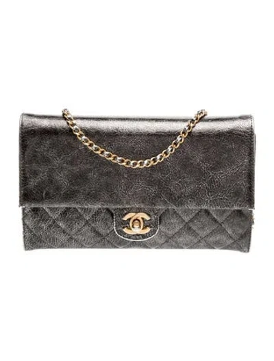Pre-owned Chanel Paris-cosmopolite Zip Away Chain Clutch In Metallic/silver