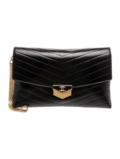 Pre-owned Chanel Paris-hamburg Chevron Medallion Clutch In Black