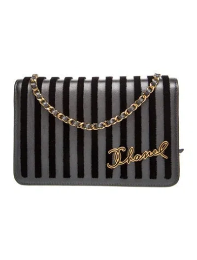Pre-owned Chanel Paris-hamburg Iridescent Wallet On Chain In Black/metallic