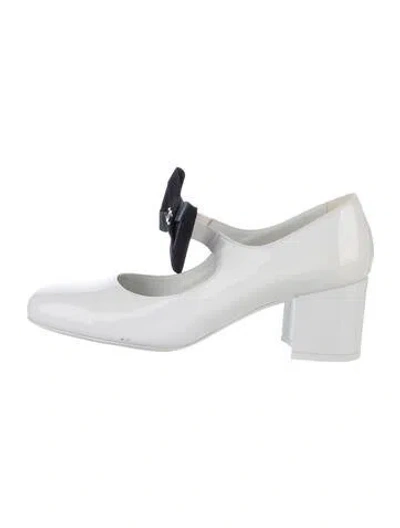 Pre-owned Chanel Patent Leather Bow Accents Pumps In White