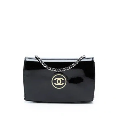 Pre-owned Chanel Patent Leather Cc Patent Wallet On Chain In Black