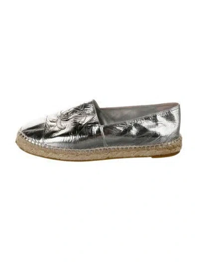 Pre-owned Chanel Patent Leather Espadrilles In Silver