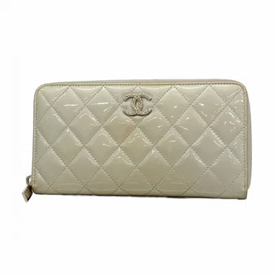 Pre-owned Chanel Patent Leather Long Wallet (bi-fold) () In Silver