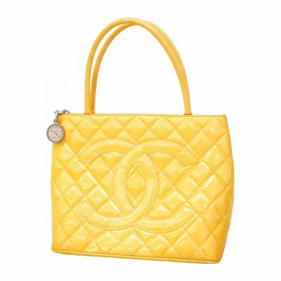 Pre-owned Chanel Patent Leather Tote Bag () In Yellow