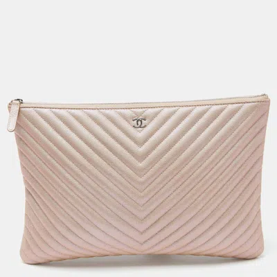 Pre-owned Chanel Pearl Beige Chevron Caviar Leather Large O-case Zip Pouch