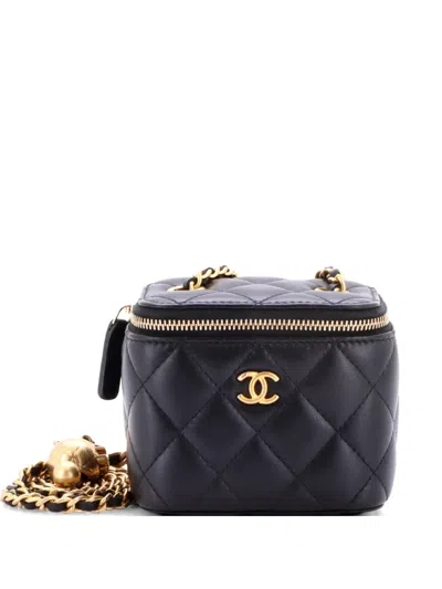 Pre-owned Chanel Pearl Crush Vanity Case With Chain Quilted Lambskin Mini Clutch Bag In Black