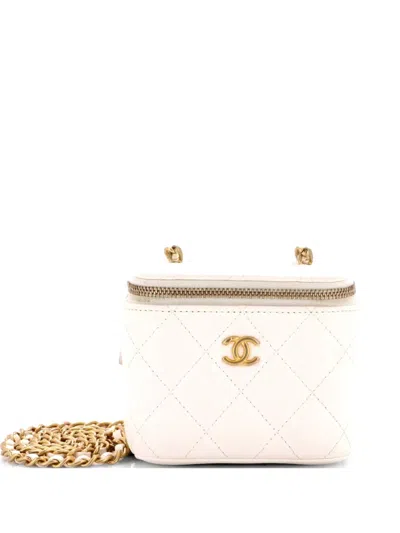 Pre-owned Chanel Pearl Crush Vanity Case With Chain Quilted Lambskin Mini Clutch Bag In White