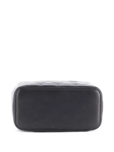 Pre-owned Chanel Pearl Crush Vanity Case With Chain Quilted Lambskin Small Clutch Bag In Black