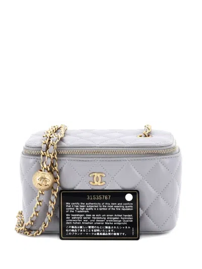 Pre-owned Chanel Pearl Crush Vanity Case With Chain Quilted Lambskin Small Clutch Bag In Gray
