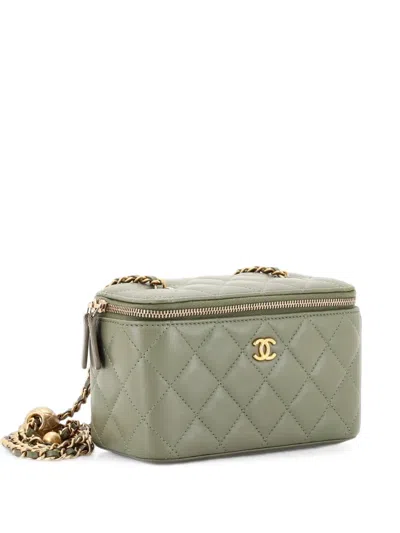 Pre-owned Chanel Pearl Crush Vanity Case With Chain Quilted Lambskin Small Clutch Bag In Green